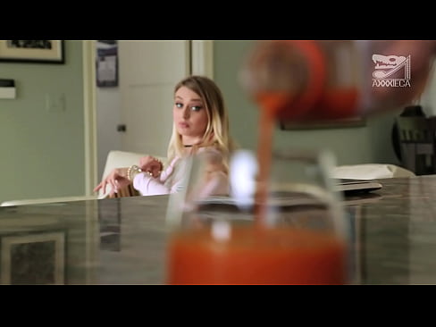 ❤️ Ragazza calda cù tette grandi è figa stretta riceve u cazzo da u perdente, ma assai duru ❌ Solo porno à noi