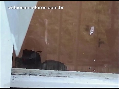 ❤️ Omu cornu chì fighjula a so fidanzata cù un altru tippu, registrendu un video di cazzo senza disturbà a coppia ❌ Solo porno à noi