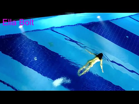 ❤️ Ùn possu micca piantà di fighjulà, ghjovana bionda catturata nuda in piscina ELLA BOLT ❌ Solo porno à noi