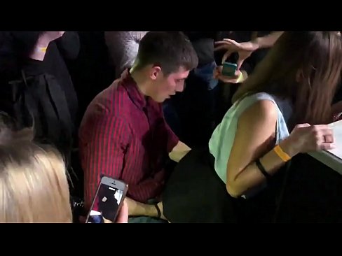 ❤️ Sessu reale in una discoteca russa. Una ragazza russa di 18 anni in l'anu è a vagina scopata in una discoteca ❌ Solo porno à noi