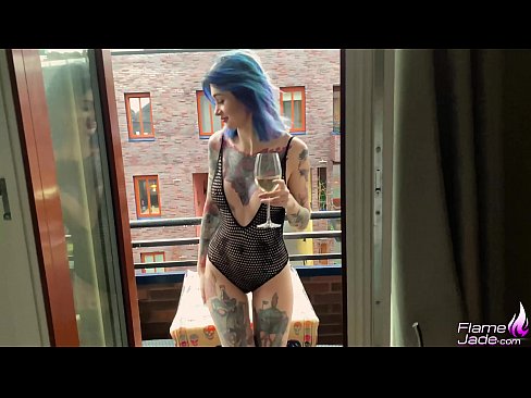 ❤️ Ragazza tremenda chì succhia cù una bocca è cazzo appassionatamente sottu à u celu apertu ❌ Solo porno à noi